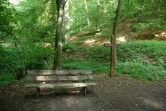 Wegkreuz in Kurve